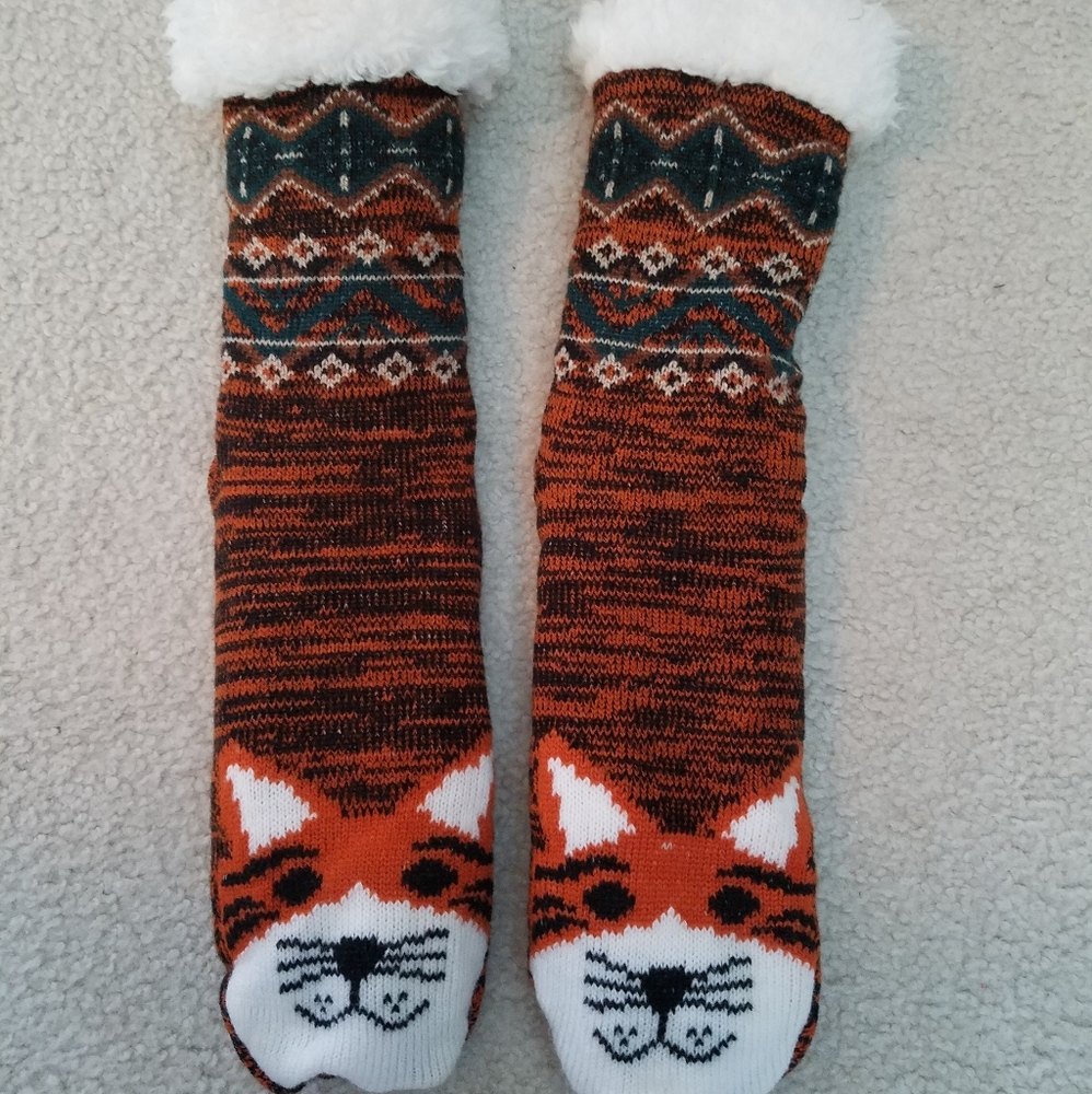 Muk Luks cozy lined cat socks